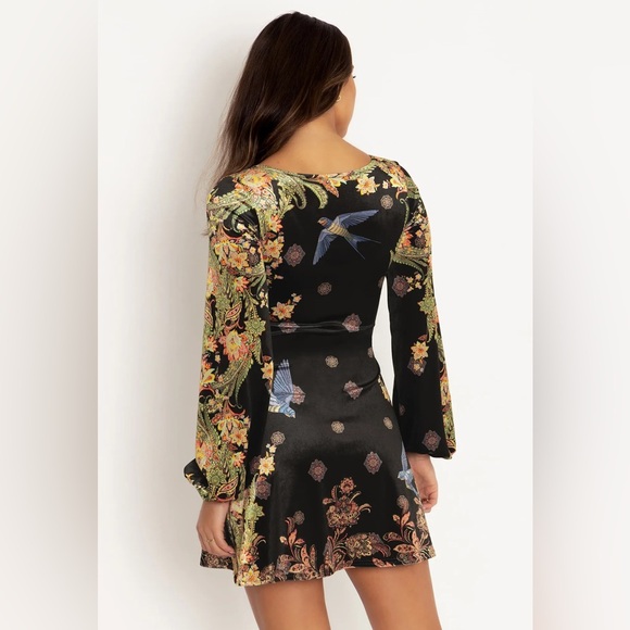 Blackmilk Waiting in the Wings Velvet Bishop dress - Picture 4 of 7